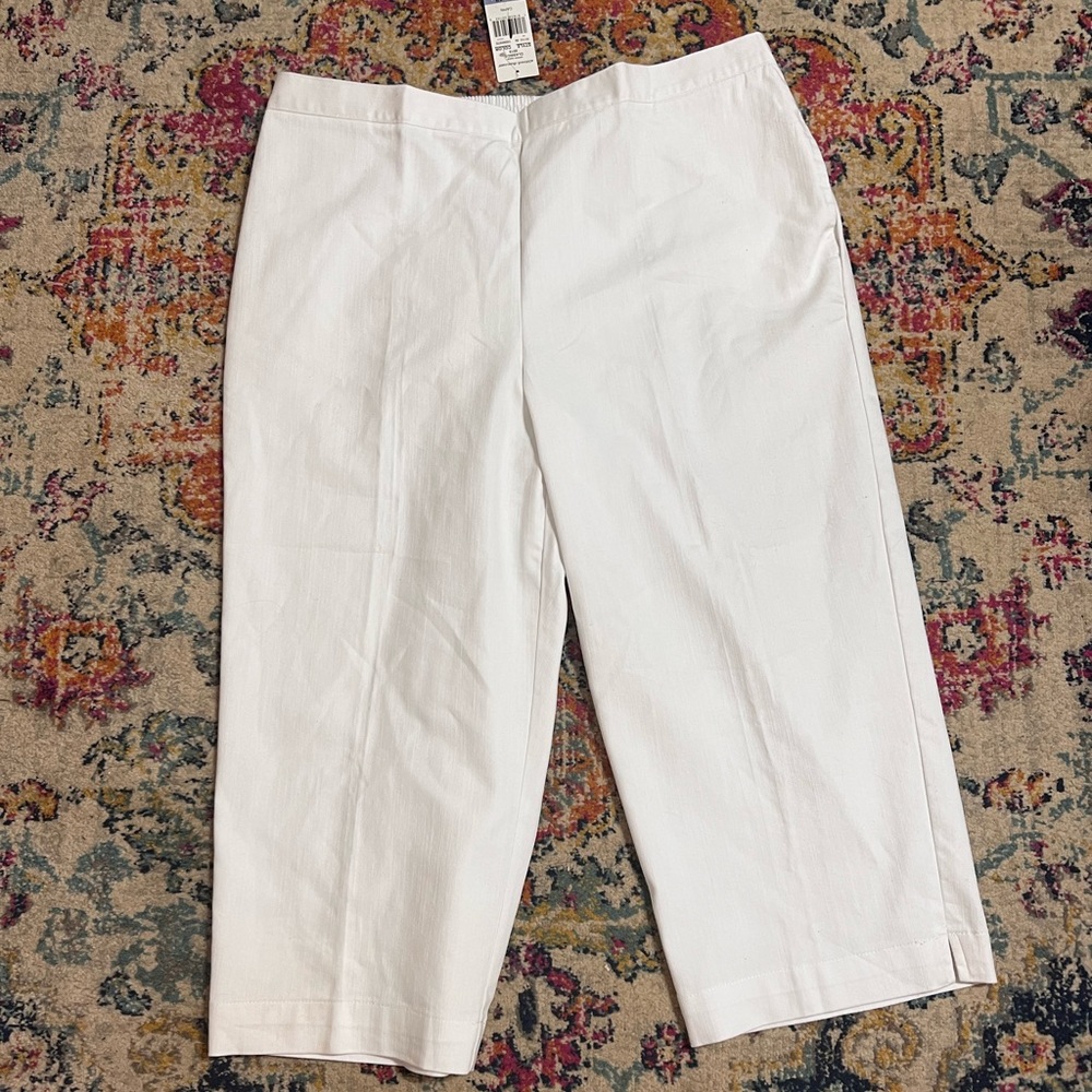 Alfred Dunner White Capri Pants